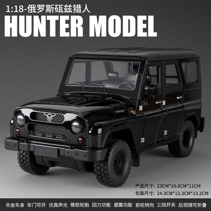 A 1:18 Alloy Metal Car Model Ornament