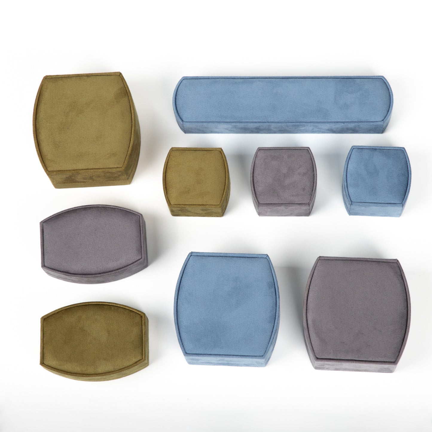 A fine jewelry suede box