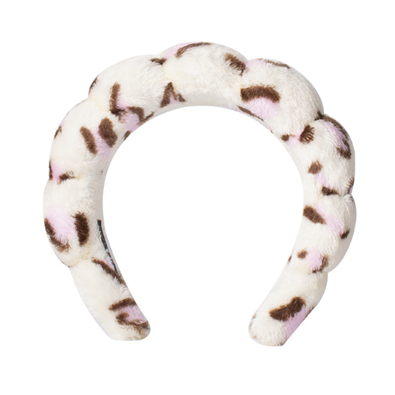 A towel fleece sponge twist headband
