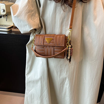 A shoulder bag messenger bag