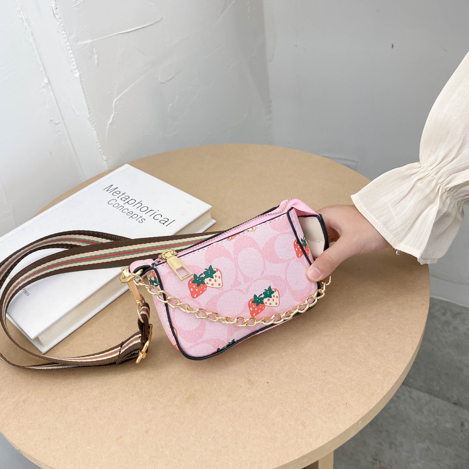 A new foreign fashion princess bag girls messenger bag little girl chain bucket bag - Mixbatch
