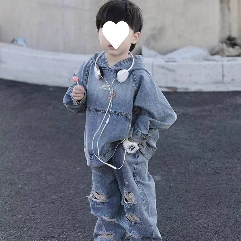 A Children's and teenagers' denim suit