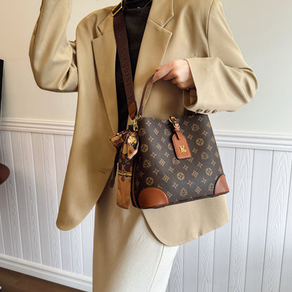 A new printed shoulder oblique span bag trendy fashion versatile handbag bag