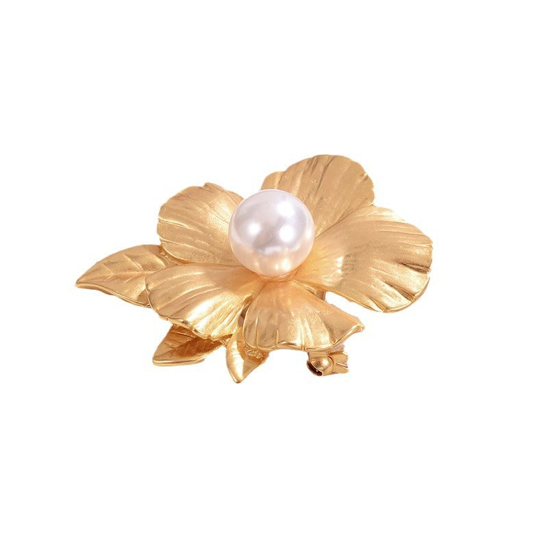 A Retro Pearl Flower Brooch Women's Clothing Accessories Elegant Simple Gold High-end Niche Clothing Jewelry - Mixbatch