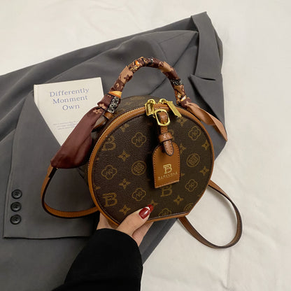 A new high-end printed apple bag niche light luxury fashion versatile shoulder messenger bag portable round cake bag