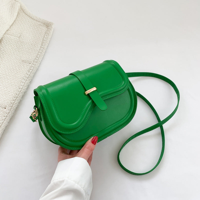 A spring new fashionable and foreign shoulder messenger bag Korean version simple small square bag women