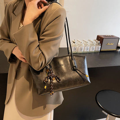 A shoulder bag handbag
