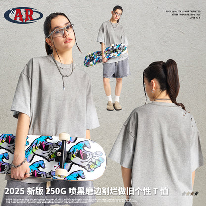 A  Loose Short Sleeve T-Shirt