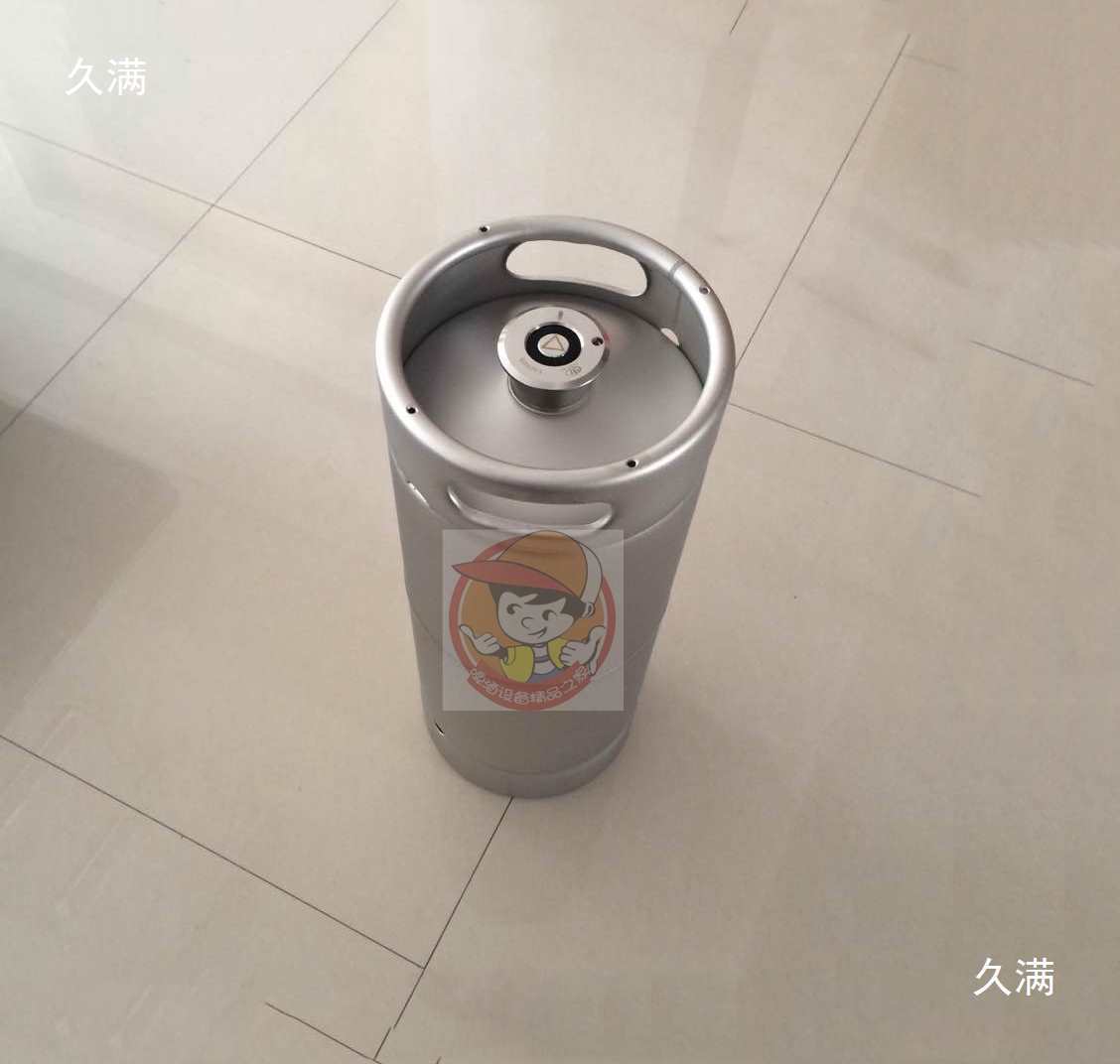 A 304 stainless steel beer keg