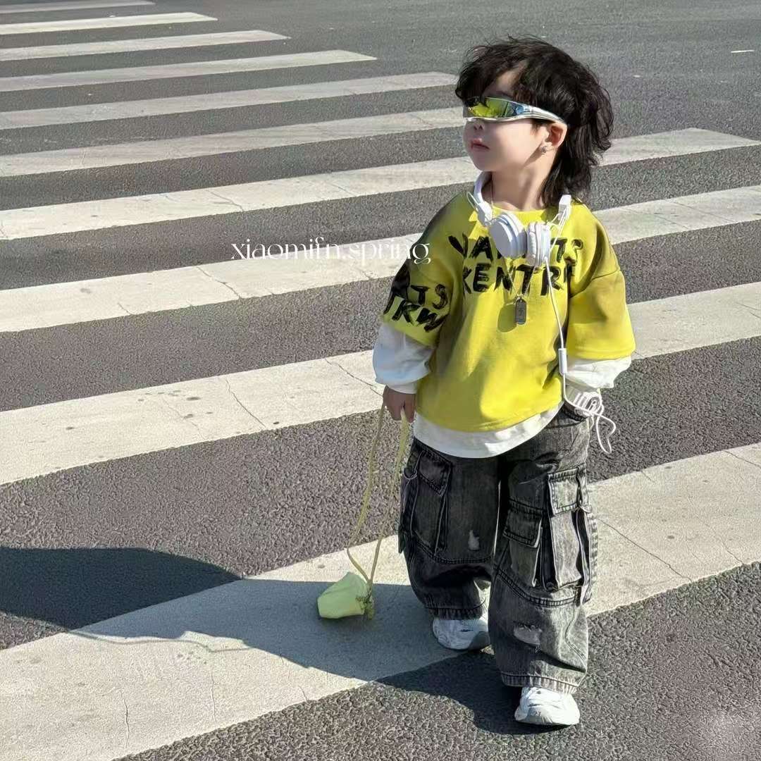 A Children's and teenagers' suit