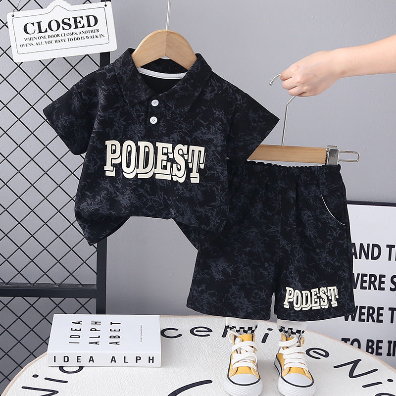 A children's short-sleeved shorts set