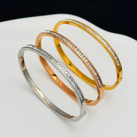 A Titanium steel bracelet, girls' advanced sense, niche gypsy stars do not fade, diamond-encrusted exquisite and generous ins wind full diamond bracelet