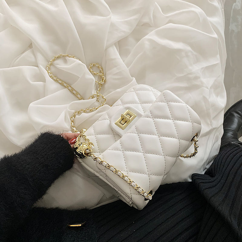A new shoulder bag, armpit bag, Xiaoxiangfeng rhombus chain bag, messenger bag.