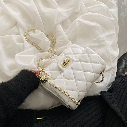 A new shoulder bag, armpit bag, Xiaoxiangfeng rhombus chain bag, messenger bag.