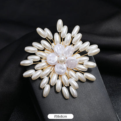 A elegant temperament luxury imitation pearl brooch women's fashion versatile snowflake pin high-end atmospheric corsage coat accessories - Mixbatch