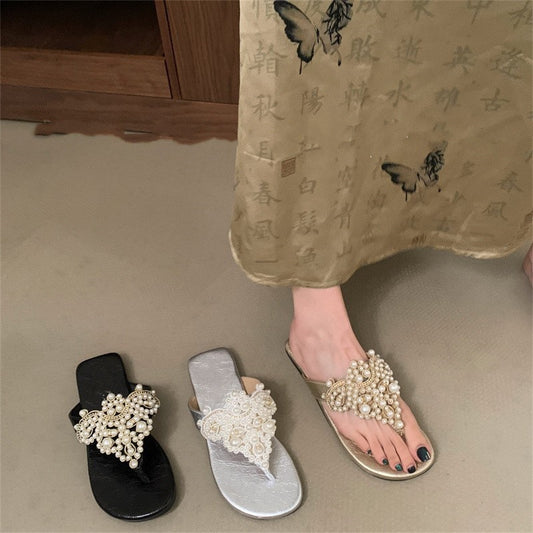 A summer slippers lady sandals beach shoes
