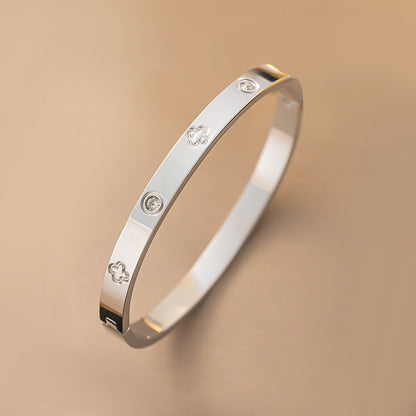 AC European and American cross-border women's electroplated four-leaf clover gold high-end women's jewelry wholesale non-fading jewelry titanium steel bracelet