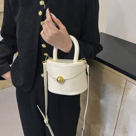 A new high-end fashion shoulder messenger bag, foreign style versatile bucket bag