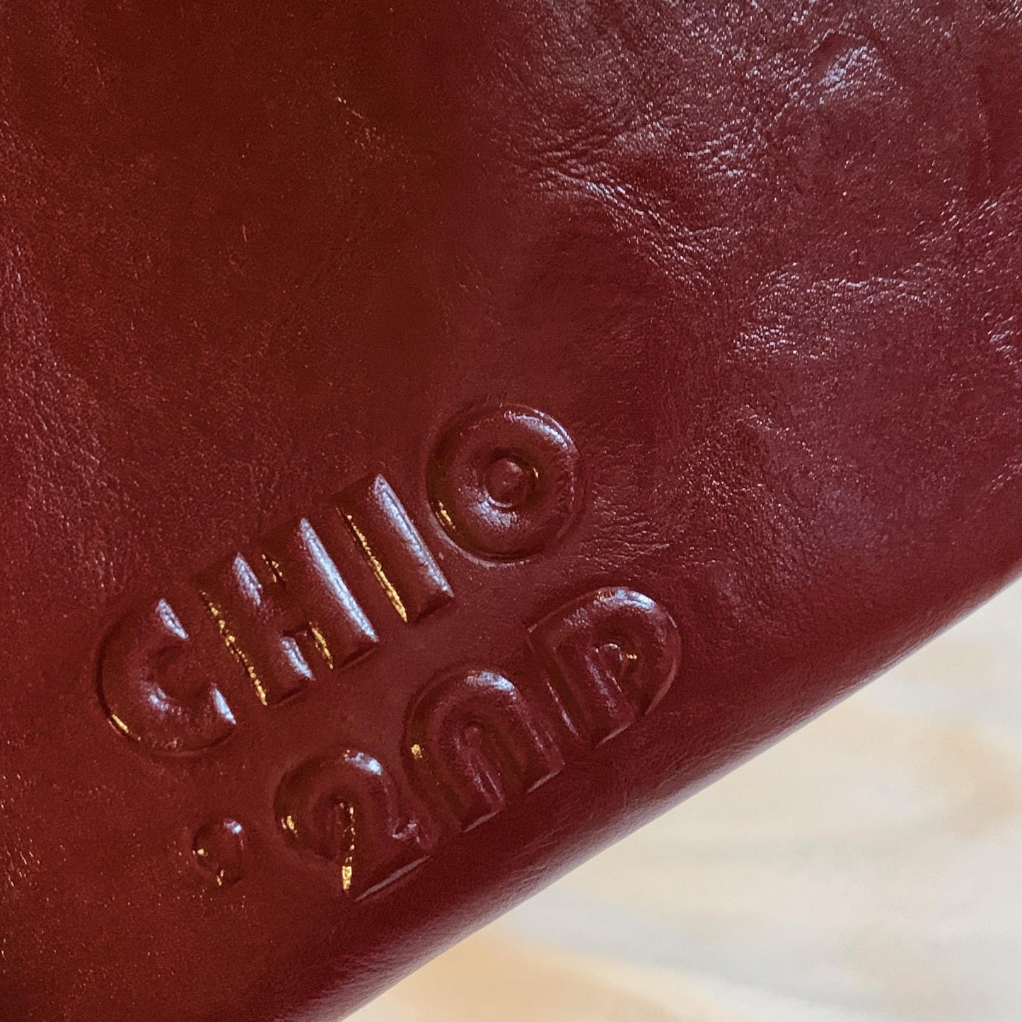 A handbag shoulder bag