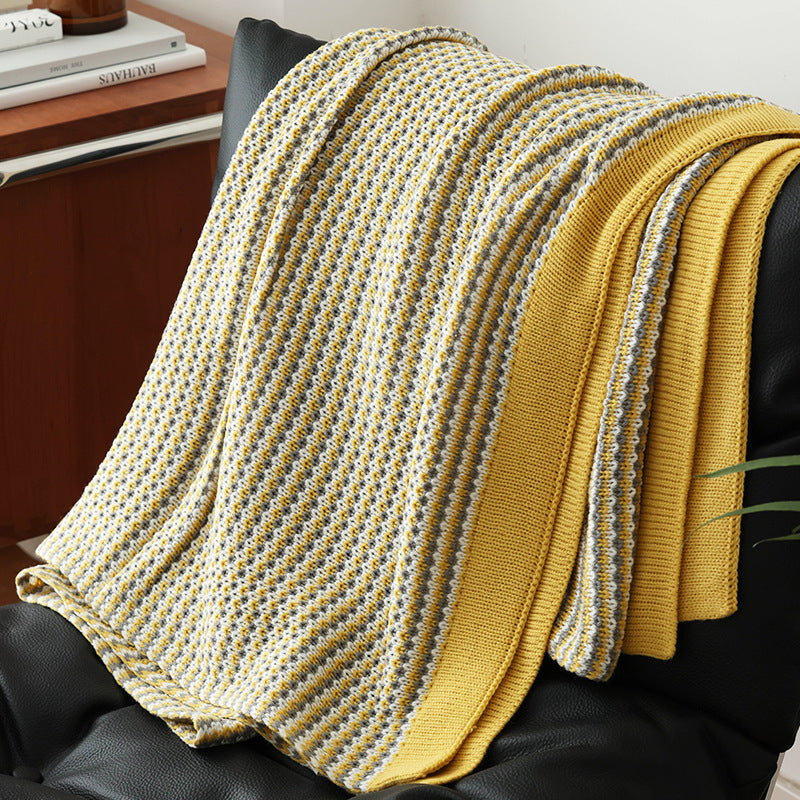 A Knitted Casual Sofa Decorative Blanket