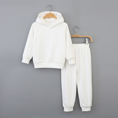 A children's long-sleeved trousers set