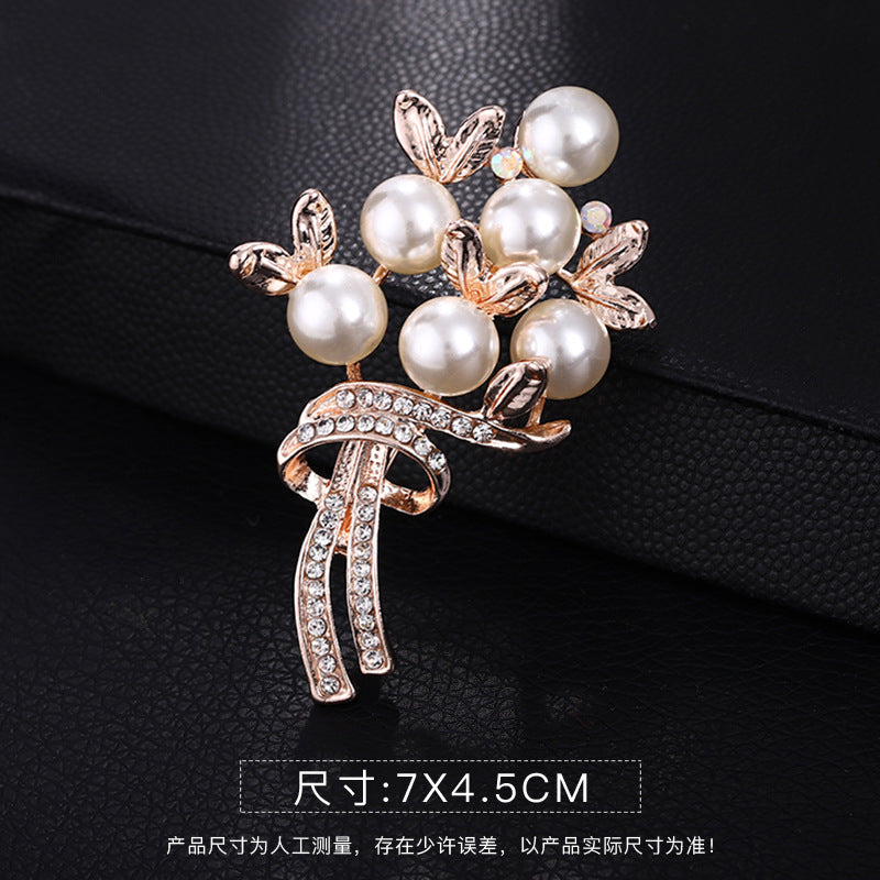 A Korean new fashion high-end brooch women's rhinestone silk scarf buckle anti-light buckle crystal brooch pin pearl jewelry - Mixbatch