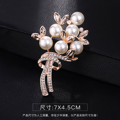 A Korean new fashion high-end brooch women's rhinestone silk scarf buckle anti-light buckle crystal brooch pin pearl jewelry - Mixbatch