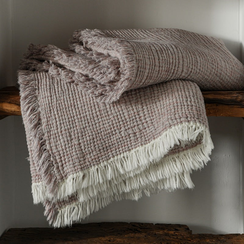 بطانية منسوجة من القطن والكتان مزينة بشرابات