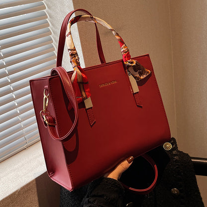 A handbag shoulder bag