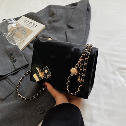 A shoulder bag messenger bag