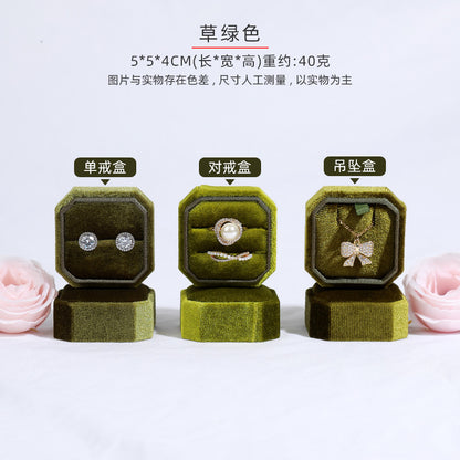 A Velvet stud earrings pendant box