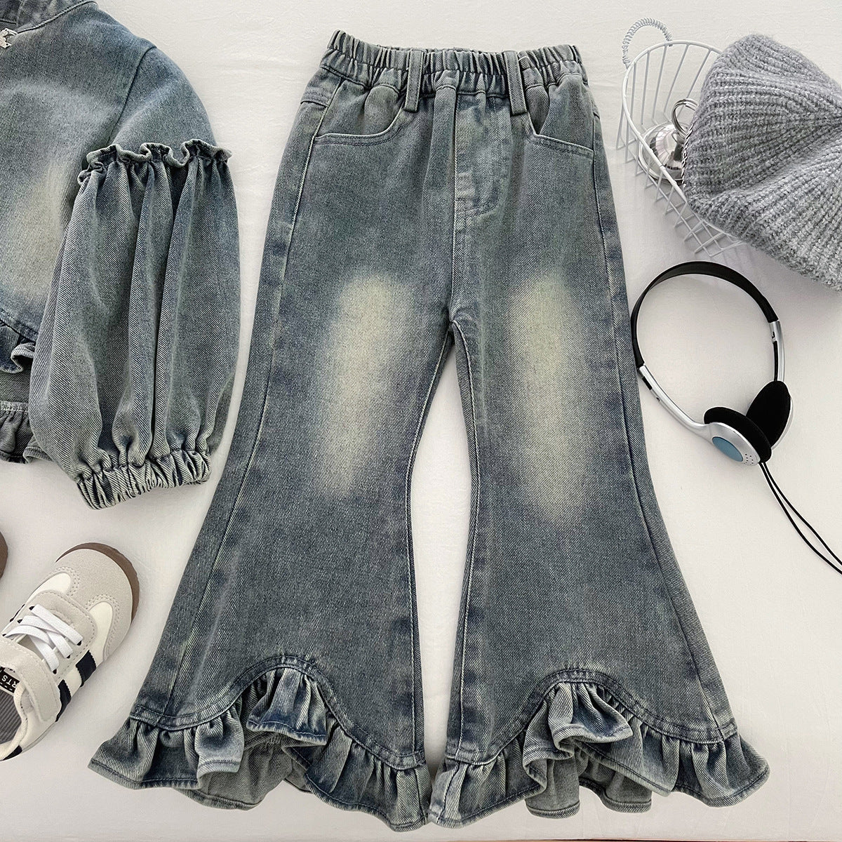 A children's and teenagers' suit