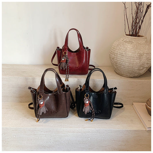 A handbag shoulder bag