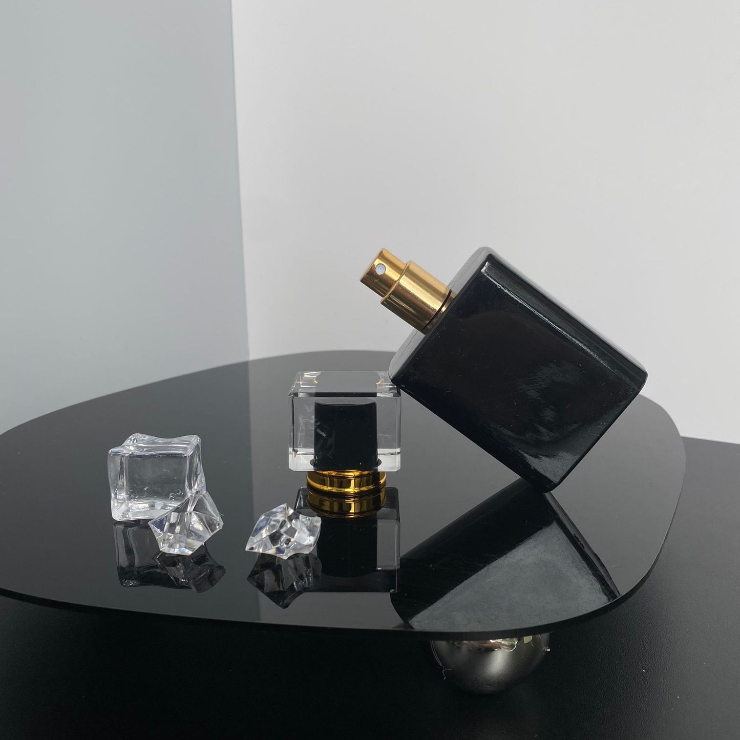 A 50ML perfume sub-bottling glass bottle empty bottle