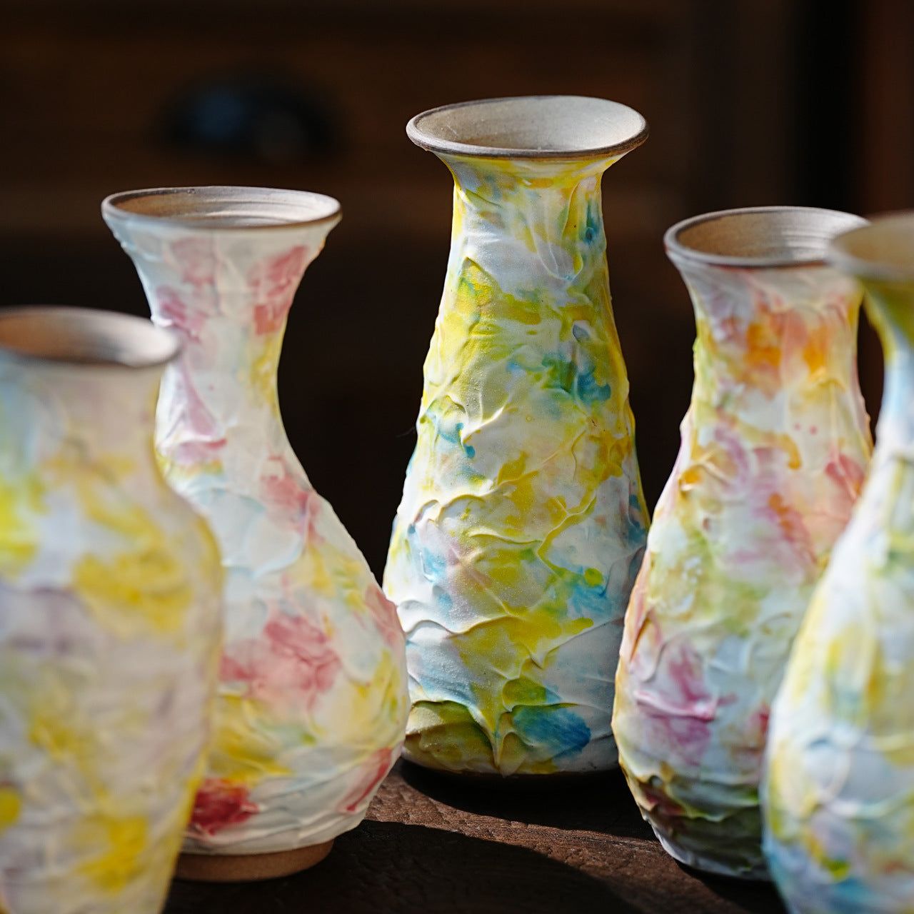 A cream ice cream vase pottery ornament