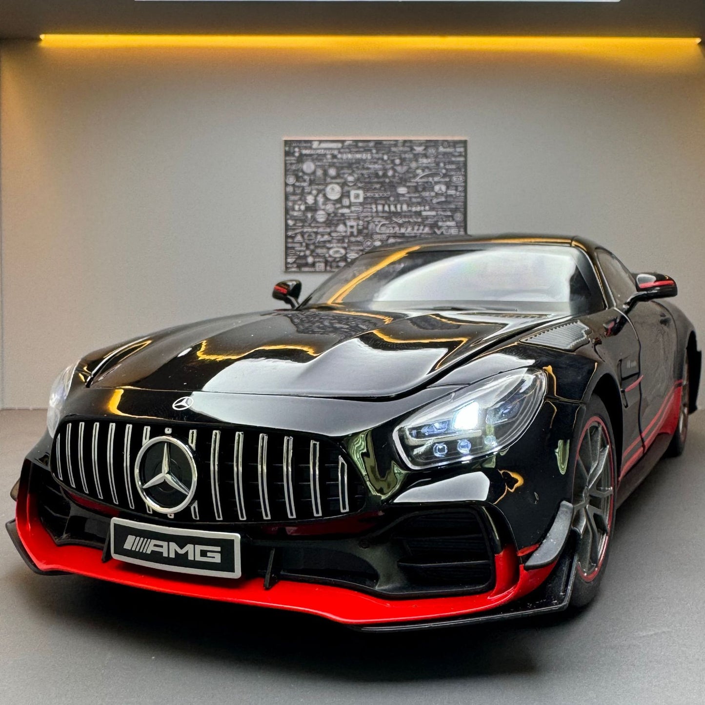 1:18 Alloy Metal Car Model Ornament