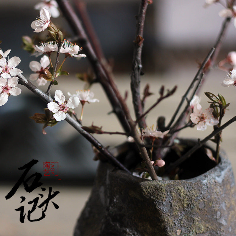 A retro creative ceramic vase special-shaped pottery pot dry branch wabi sanfeng B & B soft decoration hydroponic flower jar flower utensils