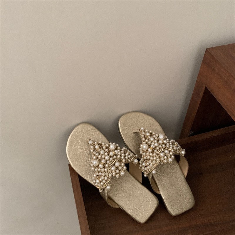 A summer slippers lady sandals beach shoes
