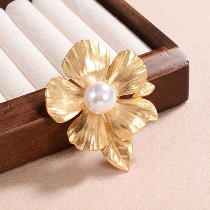 A Retro Pearl Flower Brooch Women's Clothing Accessories Elegant Simple Gold High-end Niche Clothing Jewelry - Mixbatch