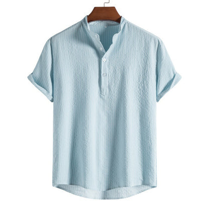 A men's stand-up collar striped short-sleeved shirt