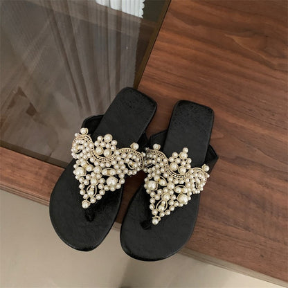 A summer slippers lady sandals beach shoes