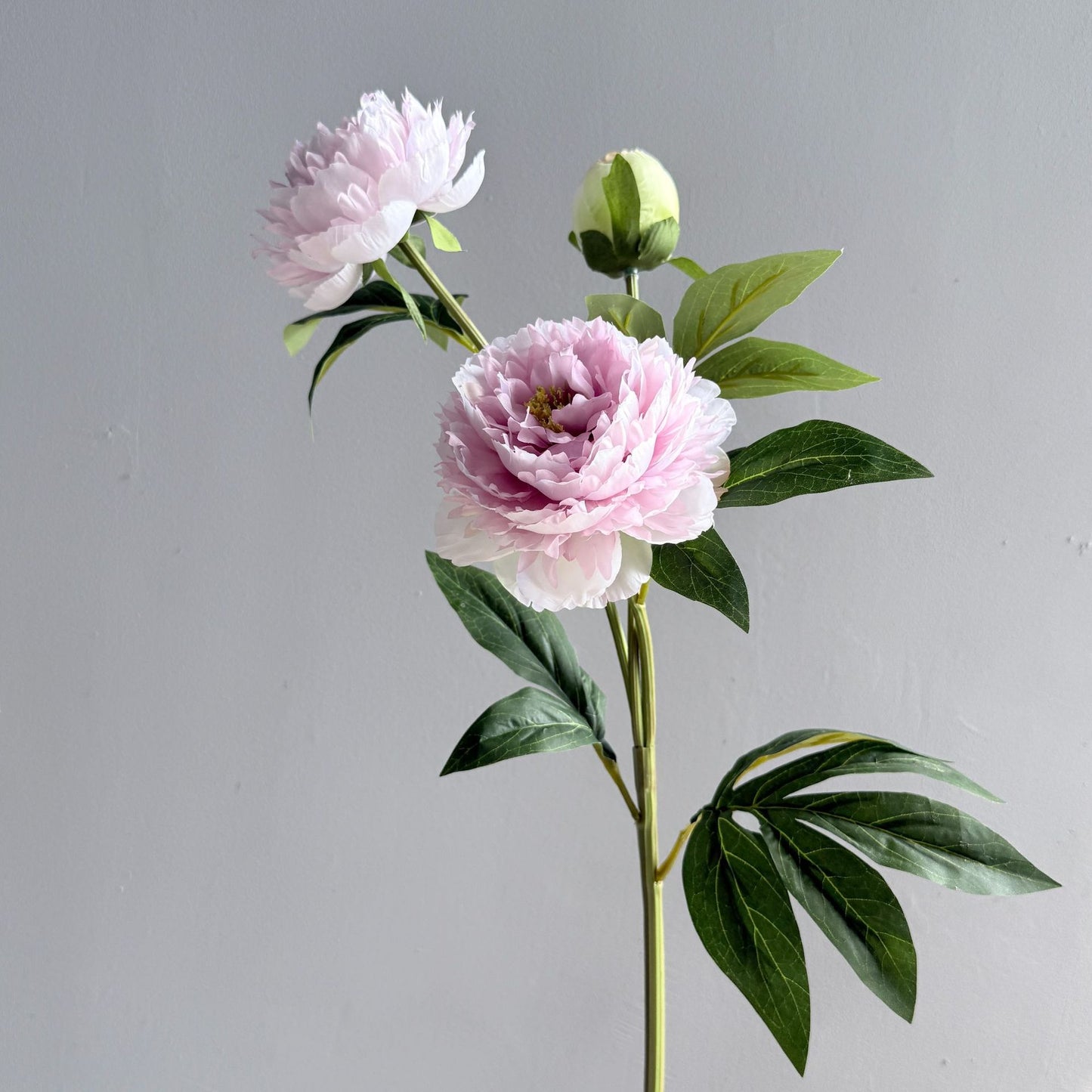 A high-quality simulated three-headed peony, peony home decoration