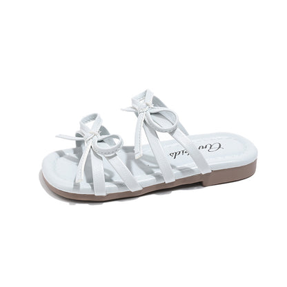 A children's open-toed slippers
