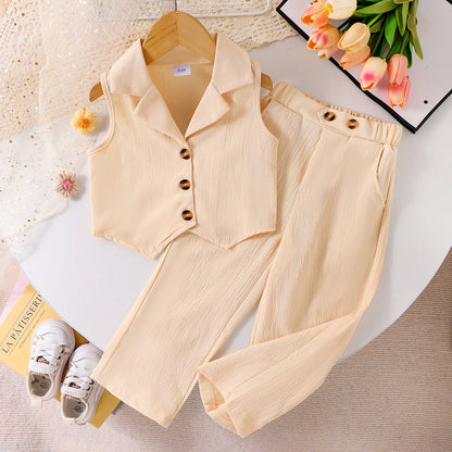 A solid color sleeveless lapel collar blazer suit trousers suit