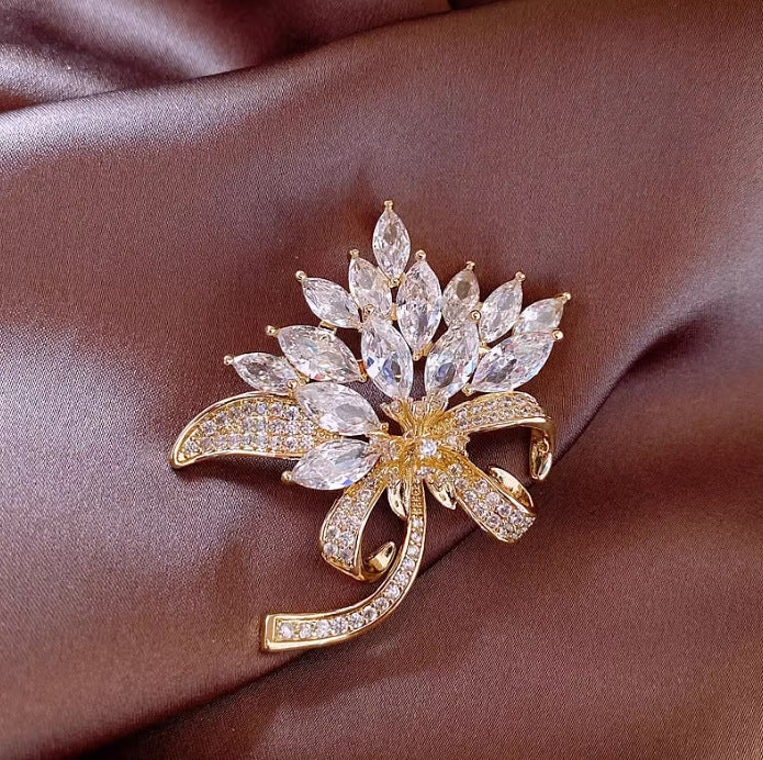 A Full Diamond Flash Diamond Maple Leaf Sweater Brooch Button Exquisite Niche Pin Accessories Temperament High-end Light Luxury Corsage Woman - Mixbatch
