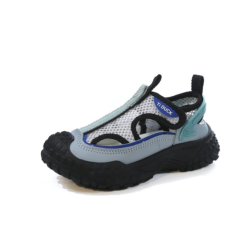A summer children's shoes