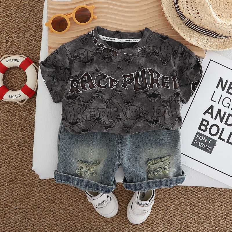 A children's short-sleeved shorts set