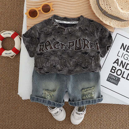 A children's short-sleeved shorts set
