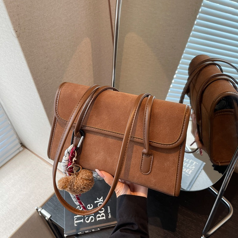 A shoulder bag handbag