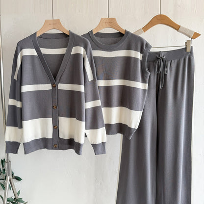 A knitted long-sleeved three-piece set